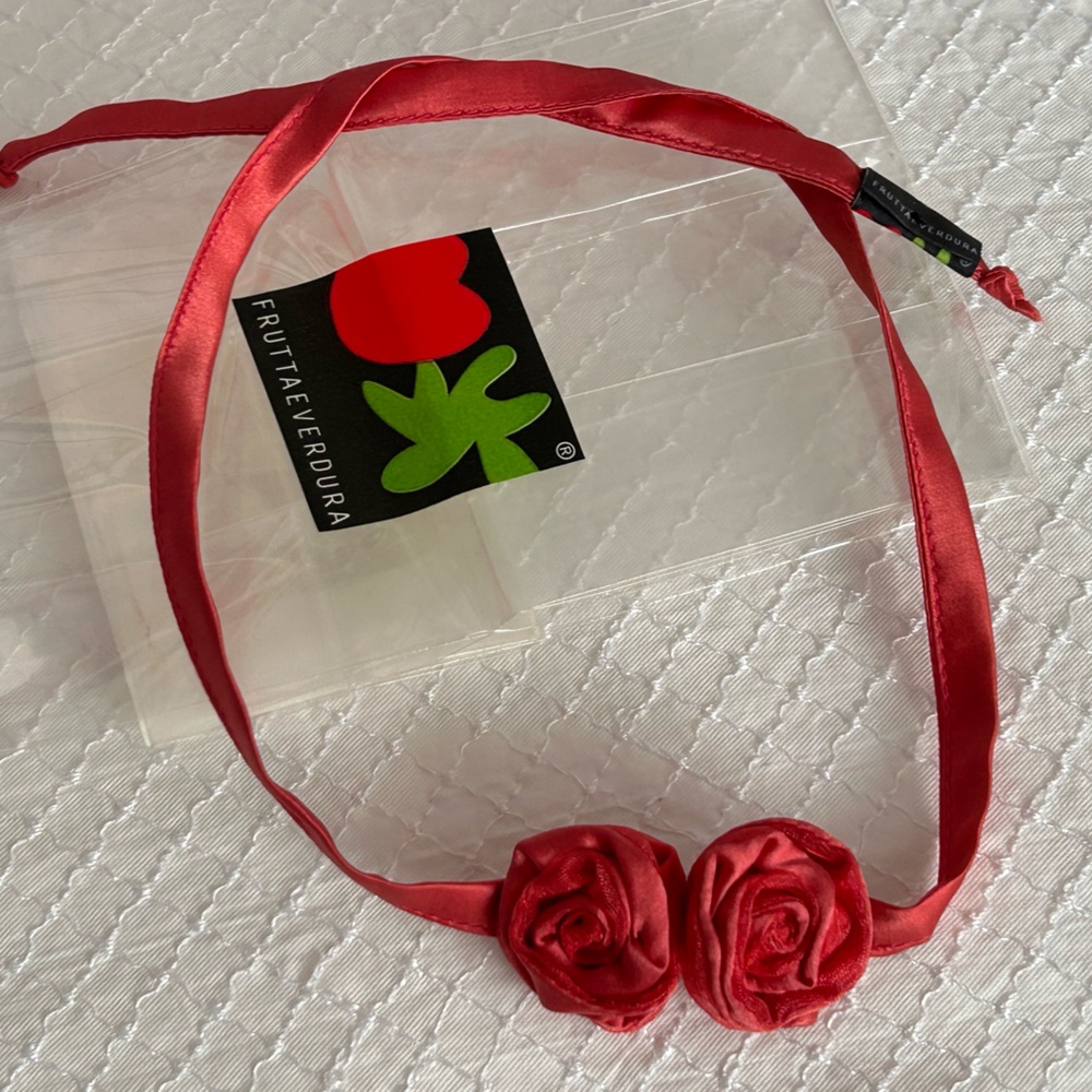 SILK ROSETTE CHOKER NWT